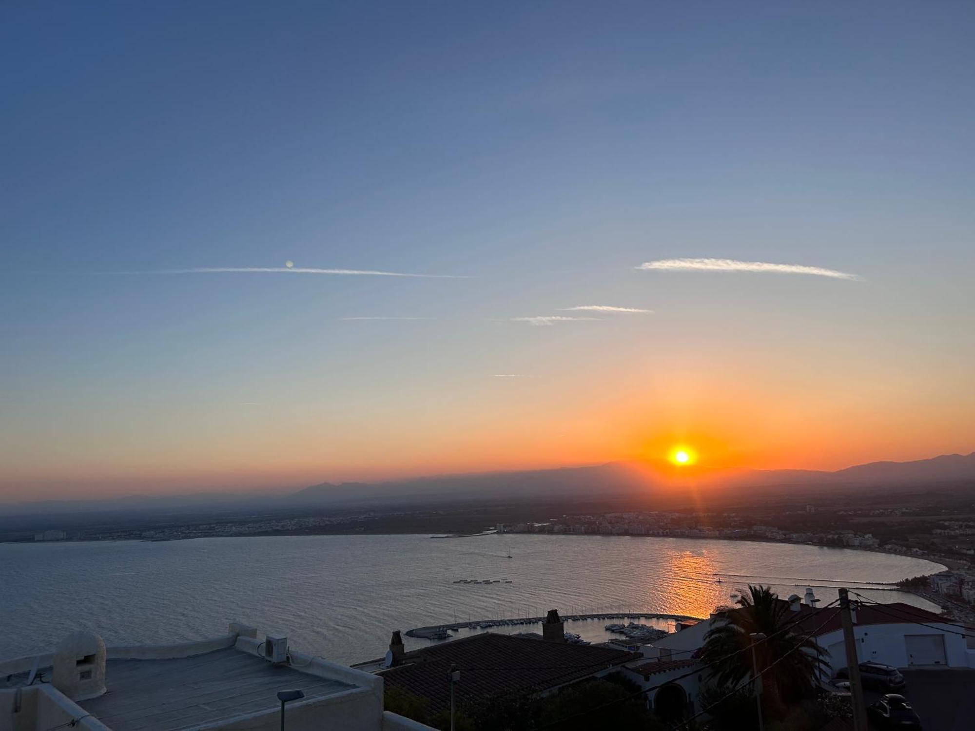Las Mejores Puestas De Sol Roses Eksteriør billede